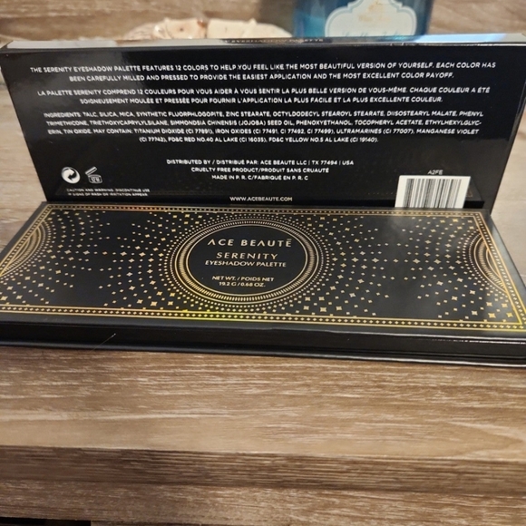 Limited edition Serenity eyeshadow palette - Picture 3 of 6